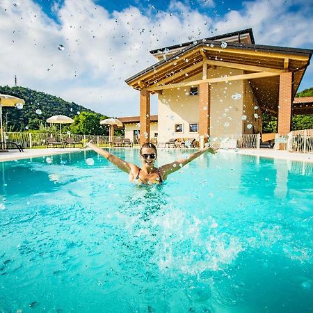 Agriturismo La Pertica กอสเตร์มาโน ภายนอก รูปภาพ